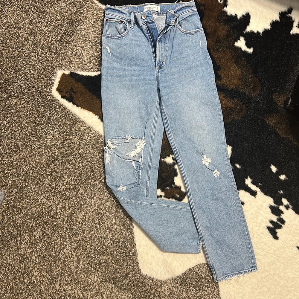 Abercrombie 90’s Straight Ultra High Rise Jean